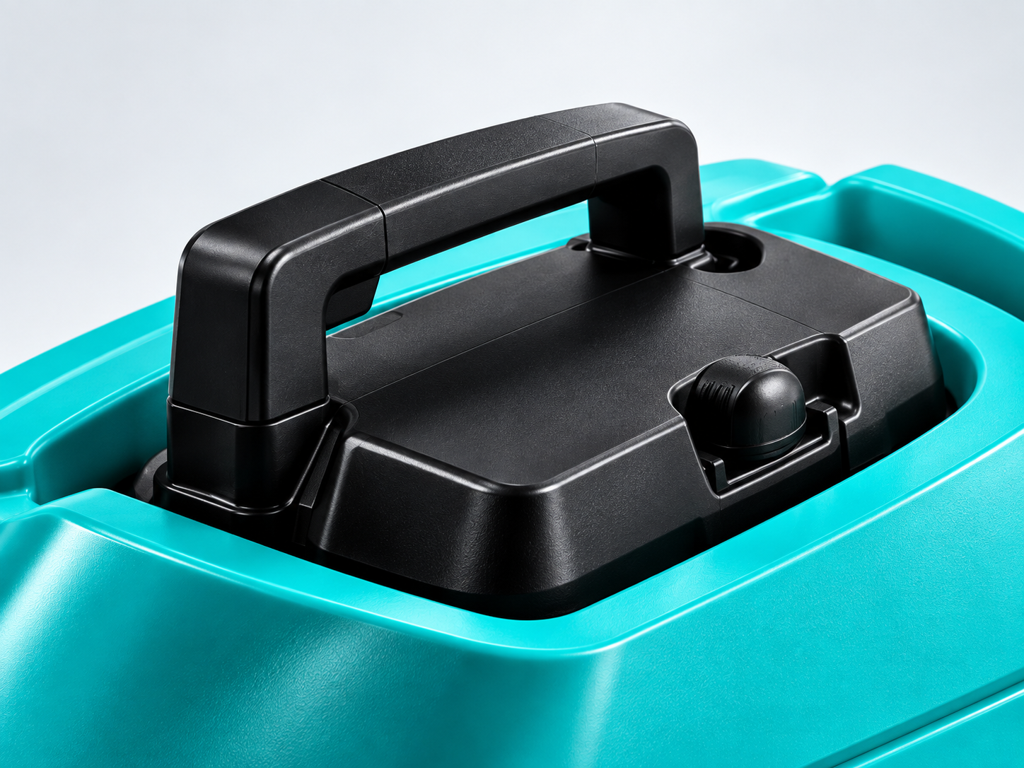 Practical to maintain tank and removable lid